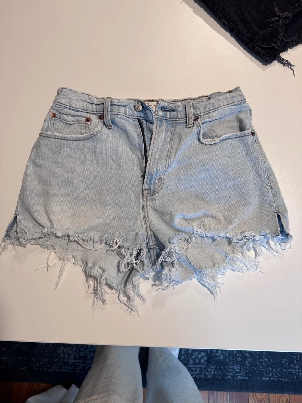 Abercrombie & Fitch Curve Love High-Rise Mom Short - Picture 1 of 3